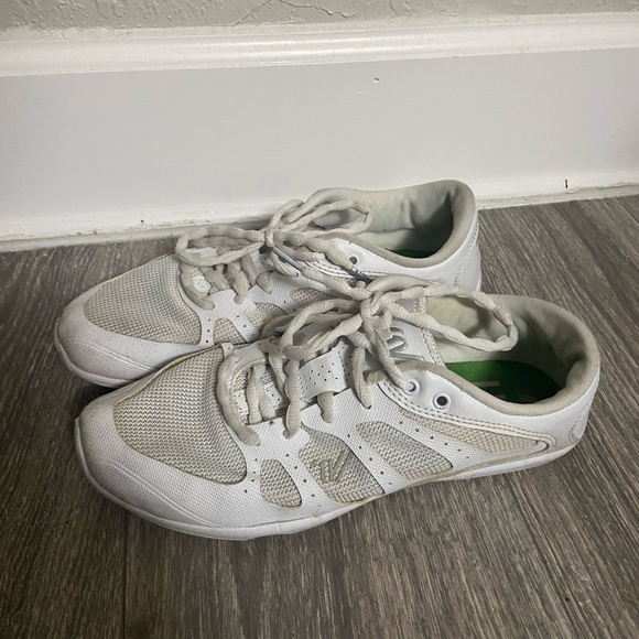 Varsity cheer shoes A41 women’s size 7.5 - Picture 1 of 12
